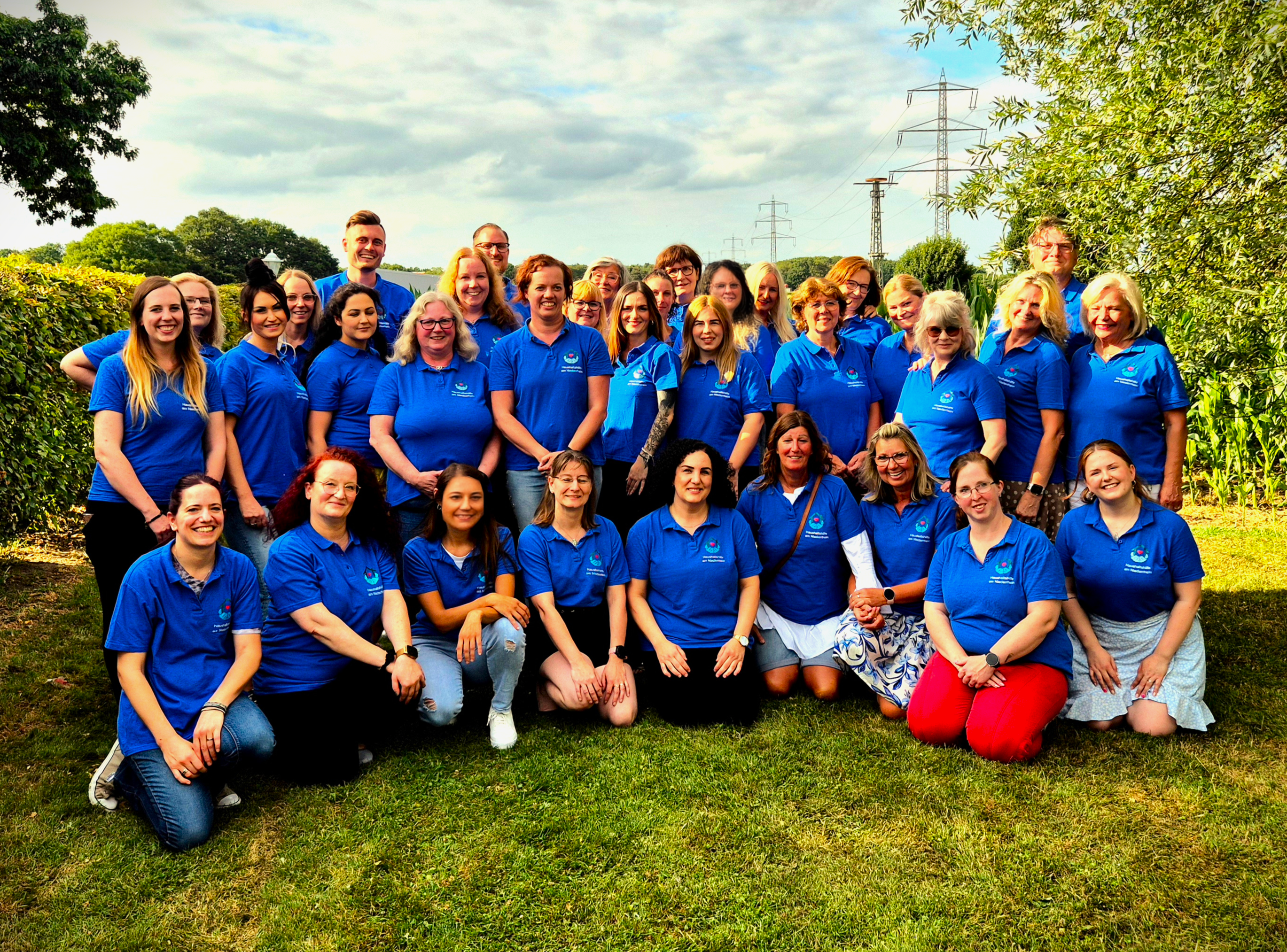 Gruppenfoto der Haushaltshilfe am Niederrhein in Moers Gruppenfoto der Haushaltshilfe am Niederrhein in Moers